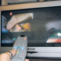 La crainte que les populations rurales n’aient pas accès à la télévision sans équipement parabolique se profile.