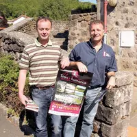 Philippe Fabre et Serge le Noan de l’association organisatrice présentent l’affiche de la première édition du 3 au 17 juin. 