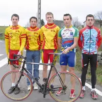 De gauche à droite sur la photo : Pierre Bonnet, Gaëtan Touzy, Frédéric Barrès (ACVA), Florent Reyt (Vélo club de Mauriac) et Cédric Degoul (Vélo club