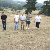 Chez Bruno Pagis, les granges habituellement pleines sont désespérément vides. Et il faut déjà nourrir les bêtes au ratelier.