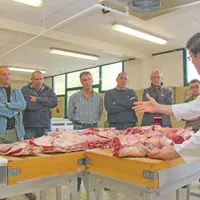 Des démonstrations réalisées par Paul Tribot Laspière, à l’attention des responsables des cuisines de collèges.