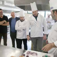 L’apprentissage, l’alternance : des voies trop souvent méprisées alors qu’elles débouchent sur un emploi quasi assuré.
