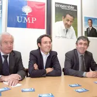 Jean-Antoine Moins, entouré d’Alain Marleix, président départemental de l’UMP et Vincent Descœur, député et président du Conseil général.