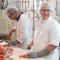 Nastasya, Axel, Florian et Thomas, quatre apprentis assurés d’être embauchés par leur patron.