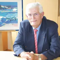 Marc Deschamps est officier du Mérite agricole et chevalier de la Légion d'Honneur.