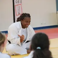 De la ceinture blanche à la ceinture noire, Romane Dicko a échangé en toute simplicité avec les près de 200 judokas cantaliens.