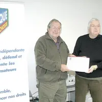 Y. Lamouroux et J. Monthoil (présidente et vice-président) de l’UFC Que Choisir Cantal ont présenté le “palmarès” 2010 des banques.