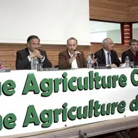 Se regrouper face aux multinationales : le mot d’ordre du syndicat.