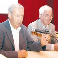 André Papon, maire d’Allanche, a accueilli Marcel Besombes, président de l’association de sauvegarde des burons  qui oeuvre pour sauver un patrimoine