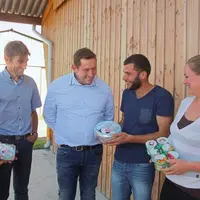 Des éleveurs-producteurs fermiers, encouragés par le Conseil départemental et les syndicats agricoles majoritaires. 