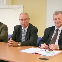 Robert Caldayroux , vice-président, M. Picard, directeur général et Albert Chandon, président, ont expliqué les motivations de la fusion.