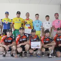 Photo de famille à l’issue du 14e Tour de la Caba, organisé à Vezels-Roussy mais qui a mobilisé de nombreux bénévoles issus des communes de la Caba, e