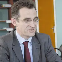 Michel Monneret succède à Daniel Mérignargues en tant que secrétaire général de la préfecture.