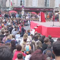 Le festival international de théâtre de rue d’Aurillac, c’est 100 000 personnes par jour, durant quatre jours, qui voient, font ou défont le spectacle