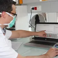 Depuis le milieu de la semaine dernière, le nombre de tests PCR positifs augmente (8,46 sur 100).