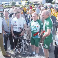 A 64 ans, René Souchon, président de la Région, n’a pas hésité à se mettre en tenue pour lancer la section cyclisme de l’Eplea d’Aurillac.