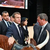 Emmanuel Macron, lors d’un passage impromptu au Zénith lors du concours salers.