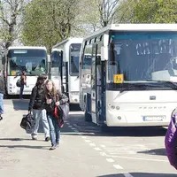 Les 2 750 écoliers habitant une commune sans école sont en moyenne à 9 minutes de la commune équipée la plus proche.