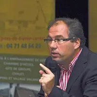 Didier Arino, spécialiste du conseil dans les secteurs du tourisme et des loisirs, lors de l’assemblée des Gîtes de France du Cantal.