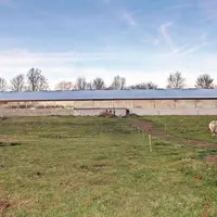 Grâce aux 560 panneaux (2 000 m2 de surface) installés sur le toit de la stabulation, la famille Astruc va vendre à EDF 156 kW d’ici quelques semaines
