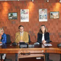 Yves-Jean Bignon entouré de Claire Laquet, du Dr Catherine Amalric, et du Dr Éric Fondrinier.