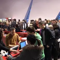 Plus de 400 personnes ont assisté à la première séance.