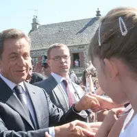 Un chef de l’État souriant et visiblement à l’aise sur cette terre rurale.