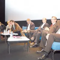 Les rapporteurs des sept groupes de travail ont analysé et commenté les propositions des six groupes nationaux.