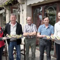 Du cantal et des escargots pour la version originale, de la tome et du jambon pour varier. 