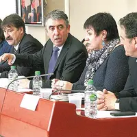 Le président sortant Vincent Descoeur reste à la tête du département.