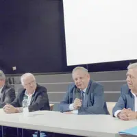 Le Cantal doit communiquer positivement sur son attractivité économique pour attirer de jeunes actifs, ont souligné les intervenants de la table ronde
