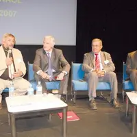 Vendredi dernier à Aurillac, les présidents du Cnaol (au micro) et de l’Afidop (à droite) ont remis une motion au ministre.