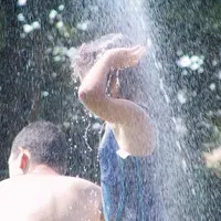 Une eau  tombe en abondance en Auvergne, mais cette richesse annoncée comme l'enjeu du 21e siècle doit savoir être préservée.