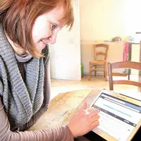 Avec Selso, Béatrice Bromet réalise ici une déclaration de naissance depuis chez elle, sur sa tablette tactile.