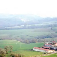 La densité moyenne du Cantal ne dépasse pas les 26 habitants par kilomètre carré.
