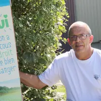 Jean-Paul et son épouse Valérie élèvent quelque 2 000 porcs charcutiers par an, des animaux dont l’alimentation est enrichie en graines de lin.