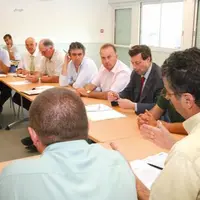 Eleveurs, acteurs de la filière, responsables d’OPA, députés, préfet... ont participé jeudi à la réunion de crise organisée par la FDSEA.