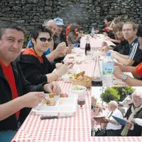 La nappe à carreaux était de rigueur pour casse-croûter avant le concours salers.