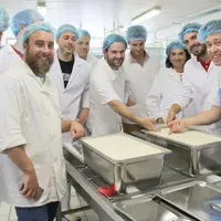Ruben Valbuena et le groupe de producteurs ibères ont perfectionné leur technique auprès de Cédric Albert au CFPPA.