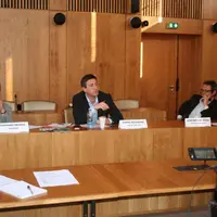 Des candidats sereins mais sans excès de confiance à une grosse semaine du premier tour.