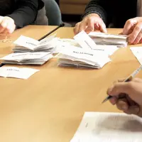Le tiercé de tête dans les urnes cantaliennes : Hollande 30,84 %, Sarkozy 28,61 %, Le Pen 15,12 %.