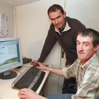 A l’image de Frédéric Dufour, éleveur à Jussac, ici aux côtés de Joël Mondor, une quarantaine d’agriculteurs ont déjà utilisé le nouveau service de té