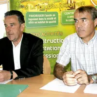 Bernard Delcros, président de l’Office public de l’habitat du Cantal, et Richard Bazelle, directeur de la structure.