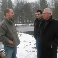 Sébastien Ramier, aux côtés de Bruno Pitot, conseiller foncier Safer et Christian Liabeuf, président. “La Safer a acquis le bien par adjudication et e