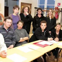 Les parents d’élèves de Saint-Christophe-les-Gorges, très inquiets sachant leur école menacée. Elle fait partie d’une liste de 33 établissements “en s