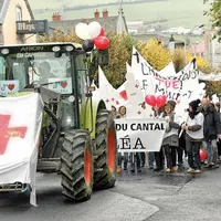 Dans le cortège, personnel du privé et du public se côtoyaient.