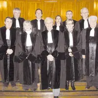 Placée sous la présidence de Roger Brunel, au centre, la nouvelle équipe du tribunal de commerce a été présentée mardi dernier.