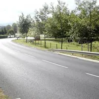 Une déviation va être réalisée sur l’un des “points noirs” de la RD 120,
le Pont d’Orgon. En médaillon, Jean-Pierre Teulade (à gauche), maire
de Mon