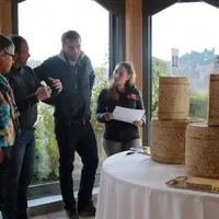 Le jury composé de professionnels a évalué 24 fromages de 2023 et 5 de 2022. Les premiers prix ont été décernés samedi soir à Vézac, après que le publ