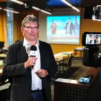 Dimanche soir, en préfecture, Bruno Faure commente les résultats face aux caméras de France 3.